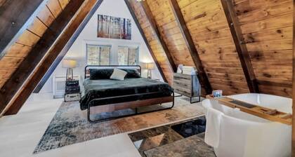 Hot tub, fireplace, Game Room, 20 min drive to Killington