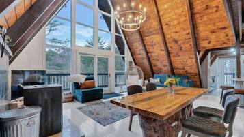 Smart TV, fireplace, music library, stereo