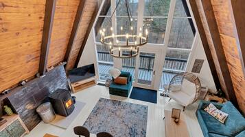 Smart TV, fireplace, music library, stereo