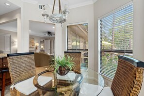 Casa, várias camas (Fairways 228 "Bluegrass Bungalow") | Opções para refeição