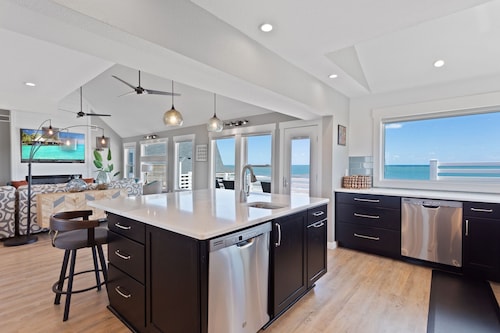 Groovin'*Oceanfront*8 Bedrms*Elevator*2 Hot Tubs