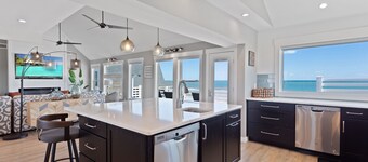 Groovin'*Oceanfront*8 Bedrms*Elevator*2 Hot Tubs