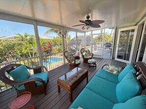 Fernseher, DVD-Player, Stereoanlage