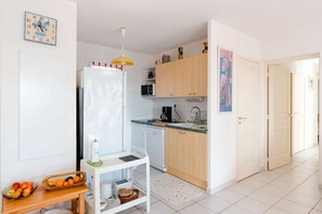 Réfrigérateur, micro-ondes, lave-vaisselle, grille-pain