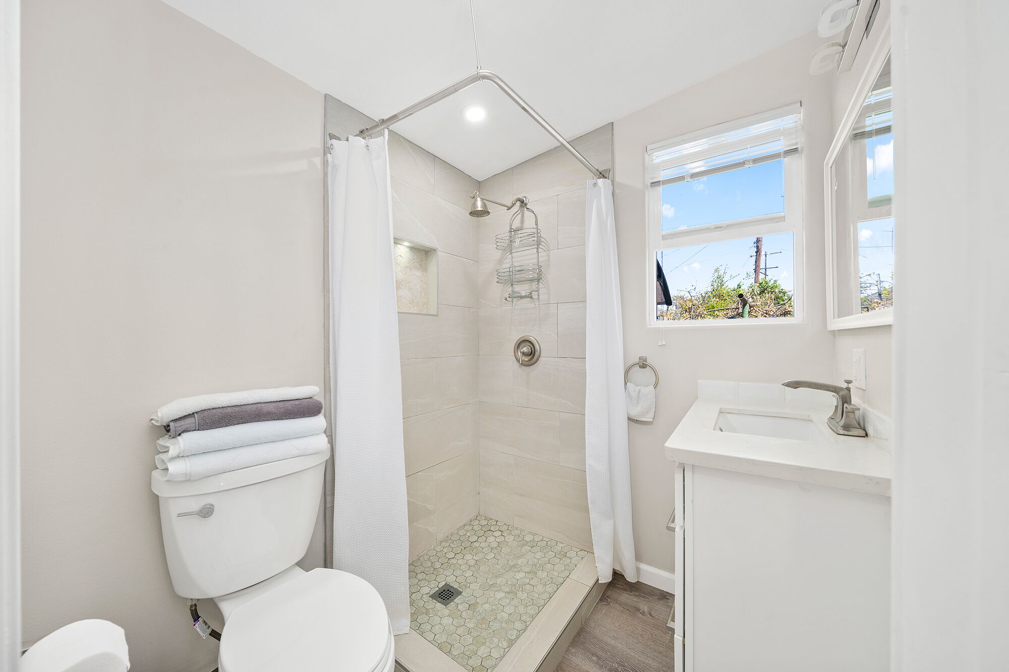 Cute Studio|Beautiful Backyard