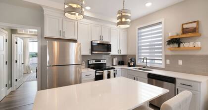 The Cardinal Cottage | 2 Bed, 2 Bath