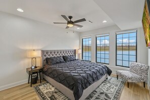 4 slaapkamers, een strijkplank/strijkijzer, gratis wifi, beddengoed