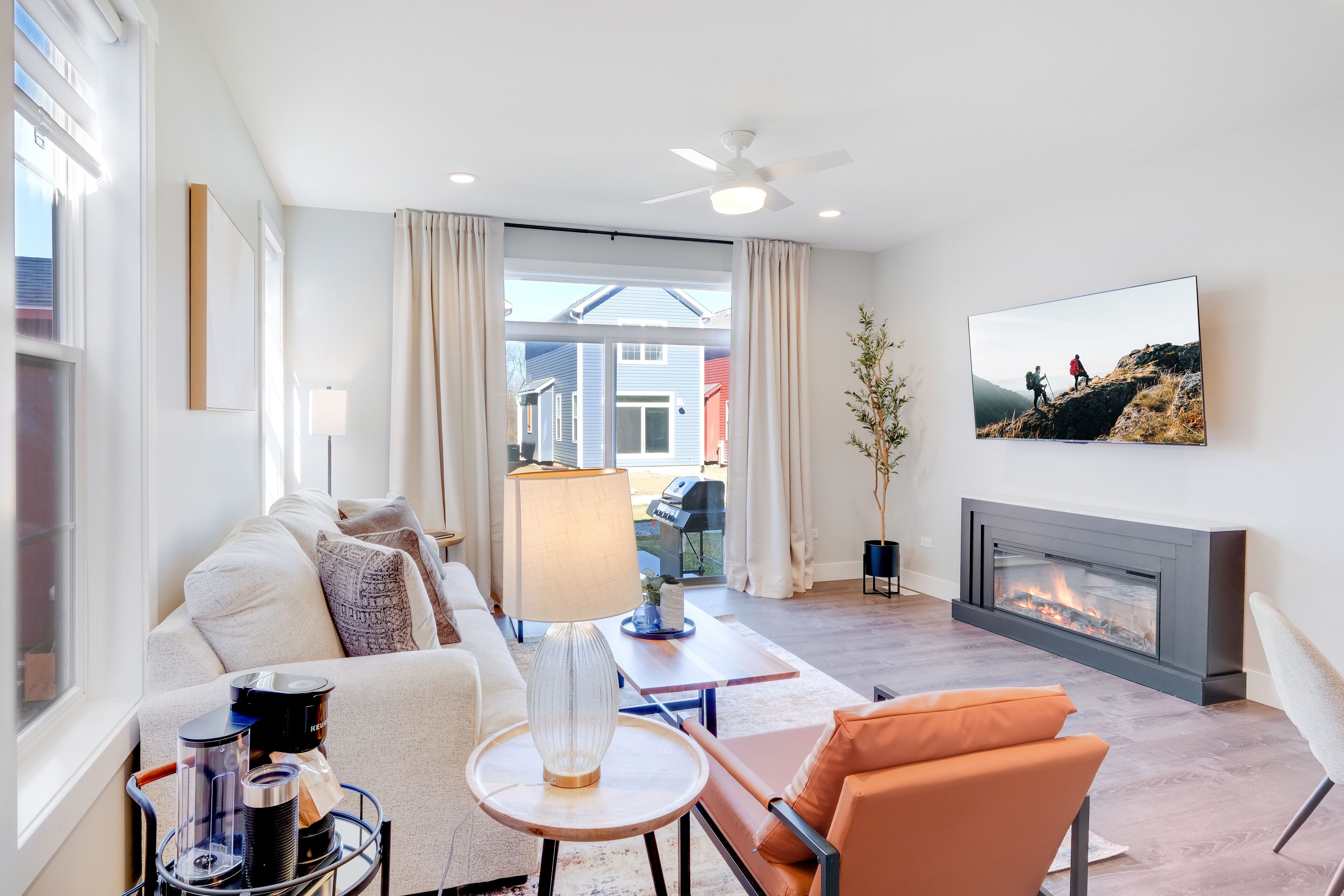 Red Red Wine | 2 Bed, 2.5 Bath