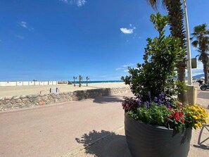 Beach nearby - T2 apartment with parking 20 m from the beach and center 4CARIO7 (CANET PLAGE)