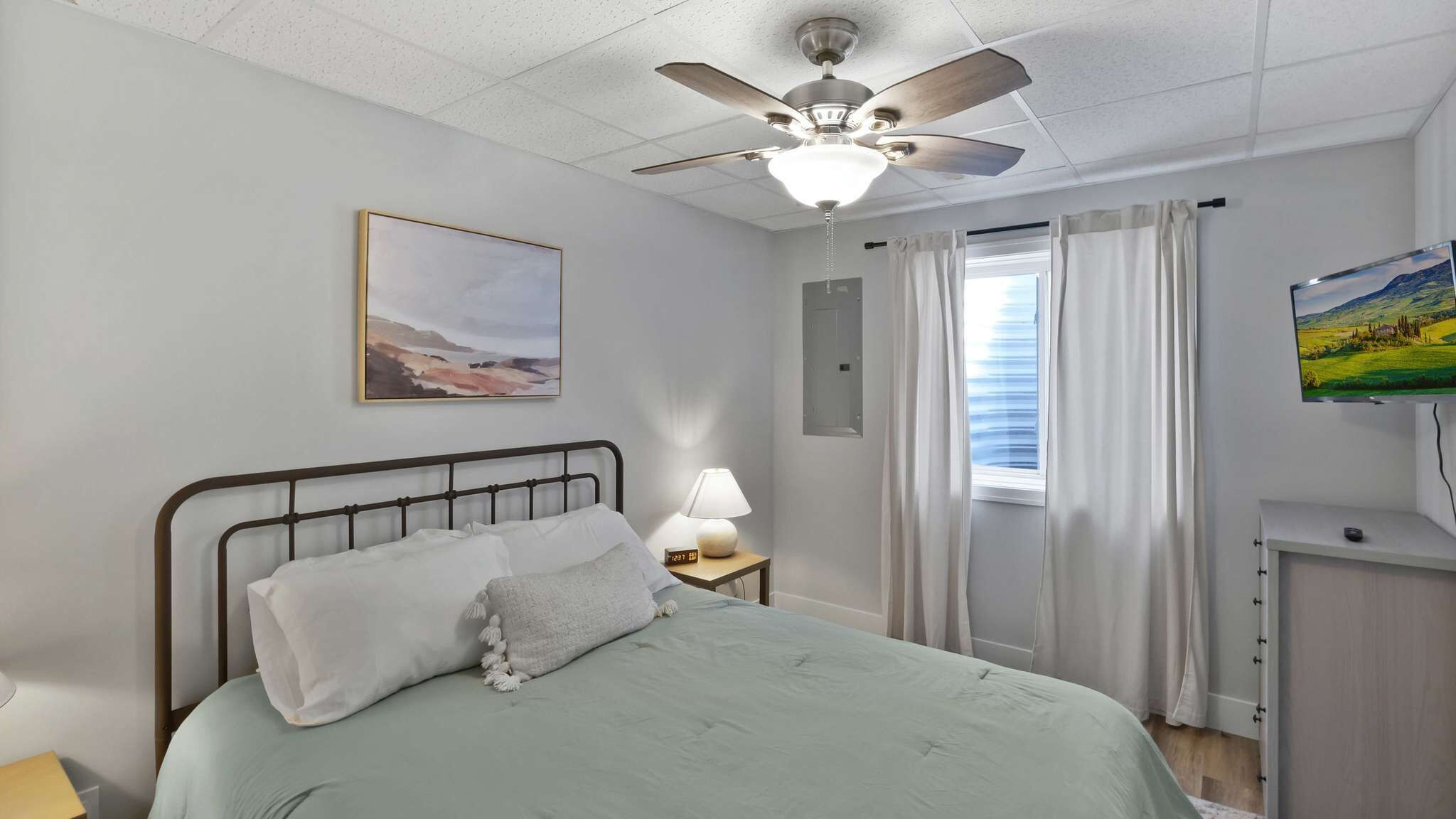 2 bedrooms, iron/ironing board, free WiFi, bed sheets