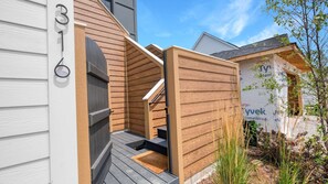 Exterior detail - 1 Bedroom, 1 Bath Rooftop retreat. (Ottawa)