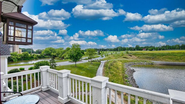 A balcony with a view of a river, greenery, and a clear sky. - 2 Great Loop West - River Resort Cottage Community in Starved Rock Country (Ottawa)