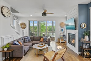 Télévision, cheminée