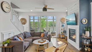 TV, fireplace - On The Rocks | Villas at Herons Landing (Ottawa)