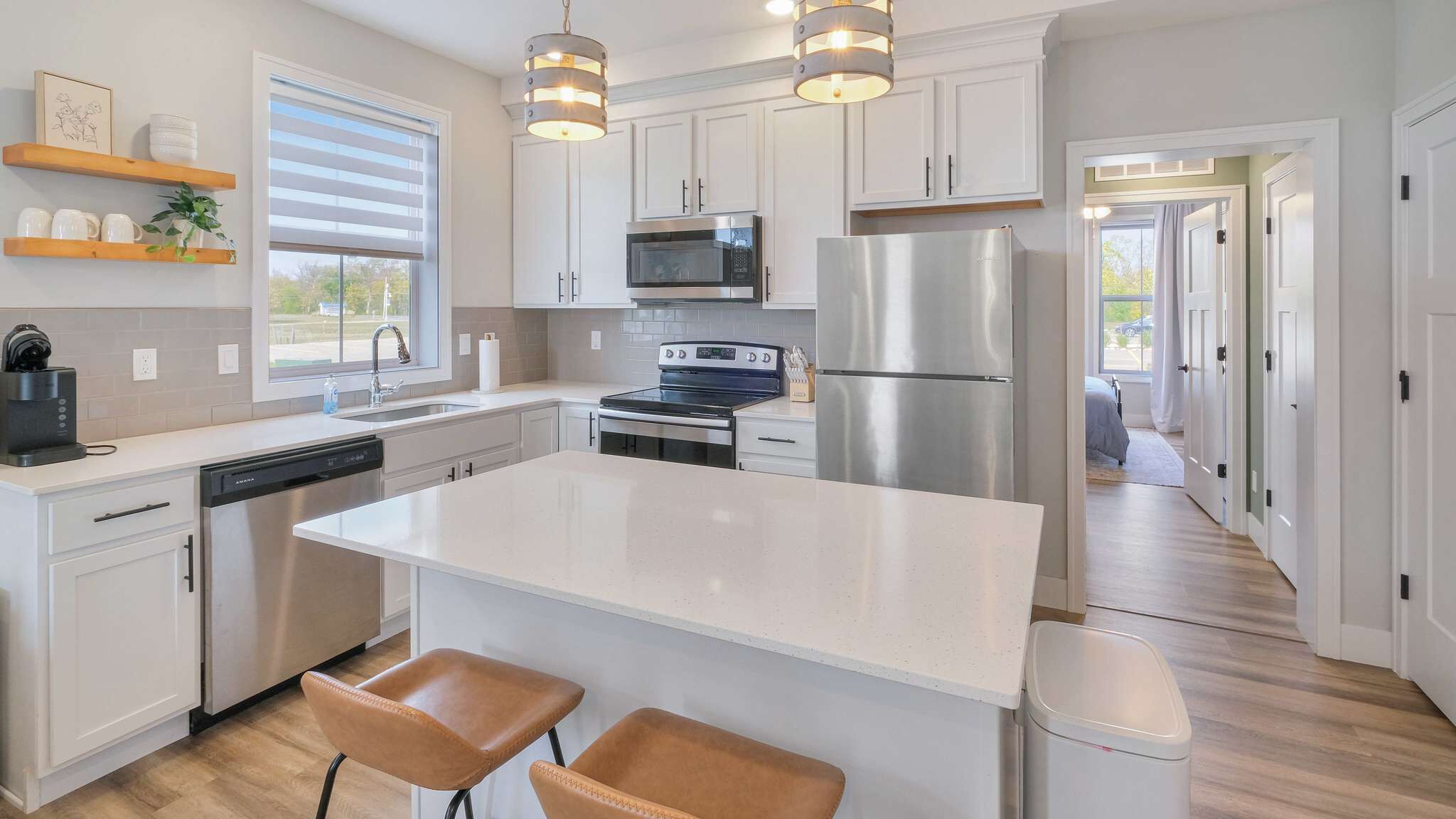 Refrigerador, microondas, horno y parrilla de estufa 