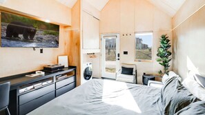 1 bedroom, free WiFi, bed sheets - The Bunkies @ Heritage Harbor (Ottawa)