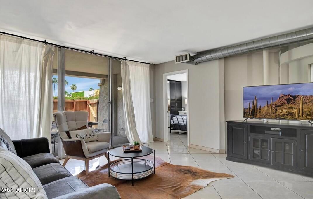 Charming 2 BR Condo in Old Town, w/Pool!