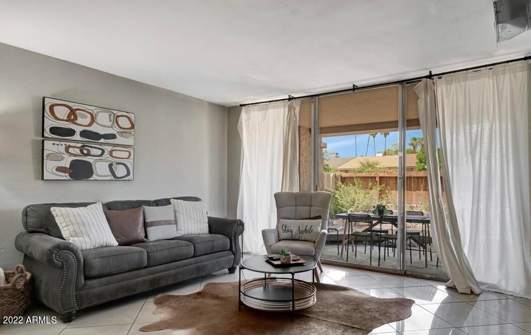 Charming 2 BR Condo in Old Town, w/Pool!