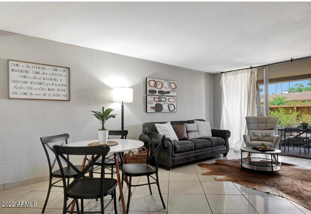 Charming 2 BR Condo in Old Town, w/Pool!