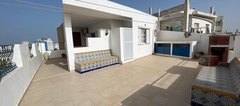 Cozy penthouse with sea view close to the medina and the beach!