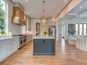 Refrigerador, microondas, horno y lavavajillas 