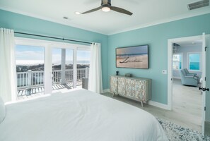 6 bedrooms, desk, free WiFi, bed sheets