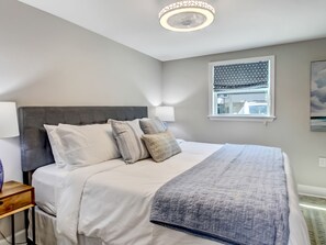 3 soverom, strykejern/-brett, wi-fi og sengetøy