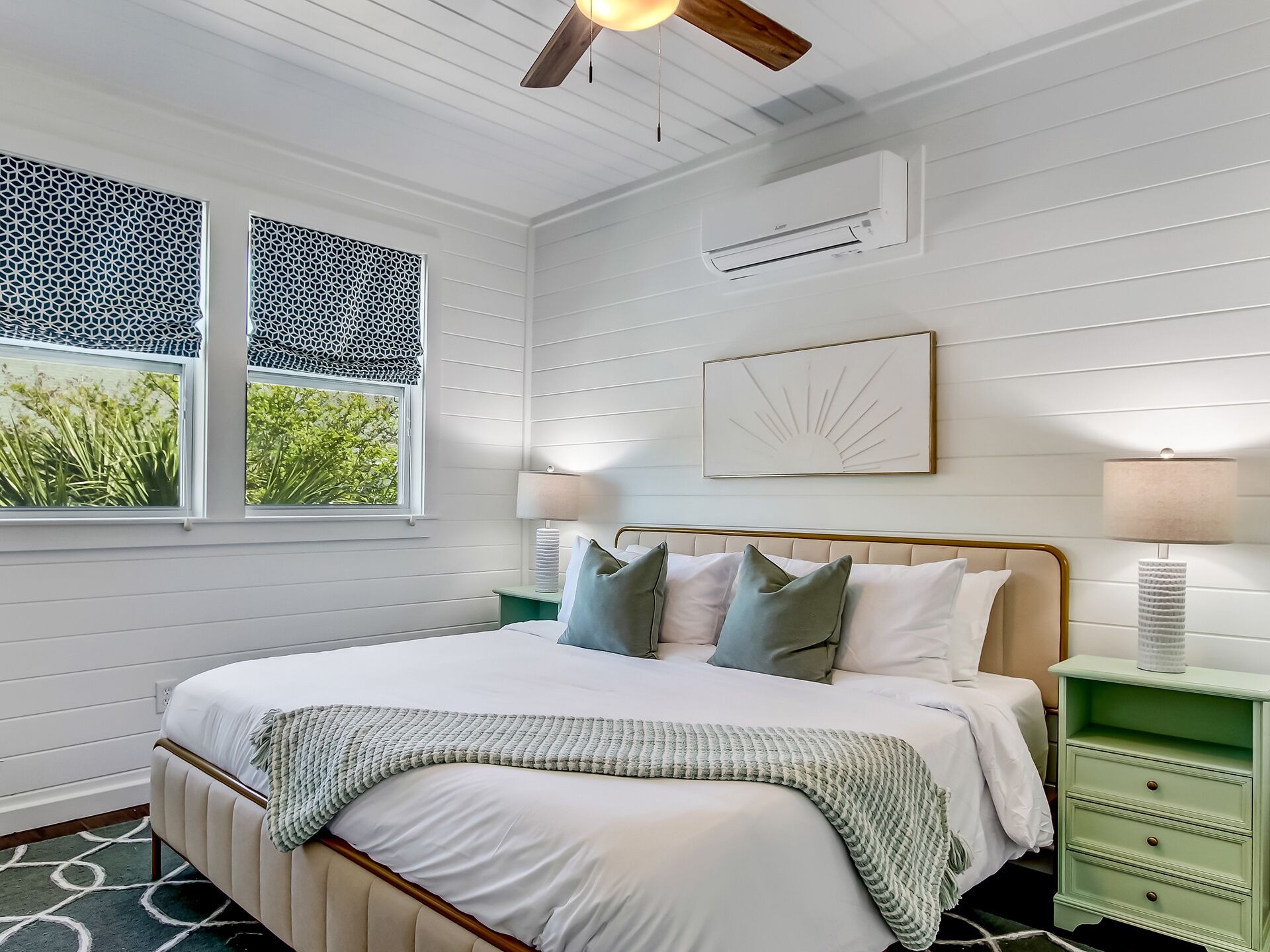 4 bedrooms, iron/ironing board, WiFi, bed sheets
