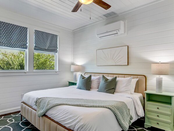 4 bedrooms, iron/ironing board, WiFi, bed sheets