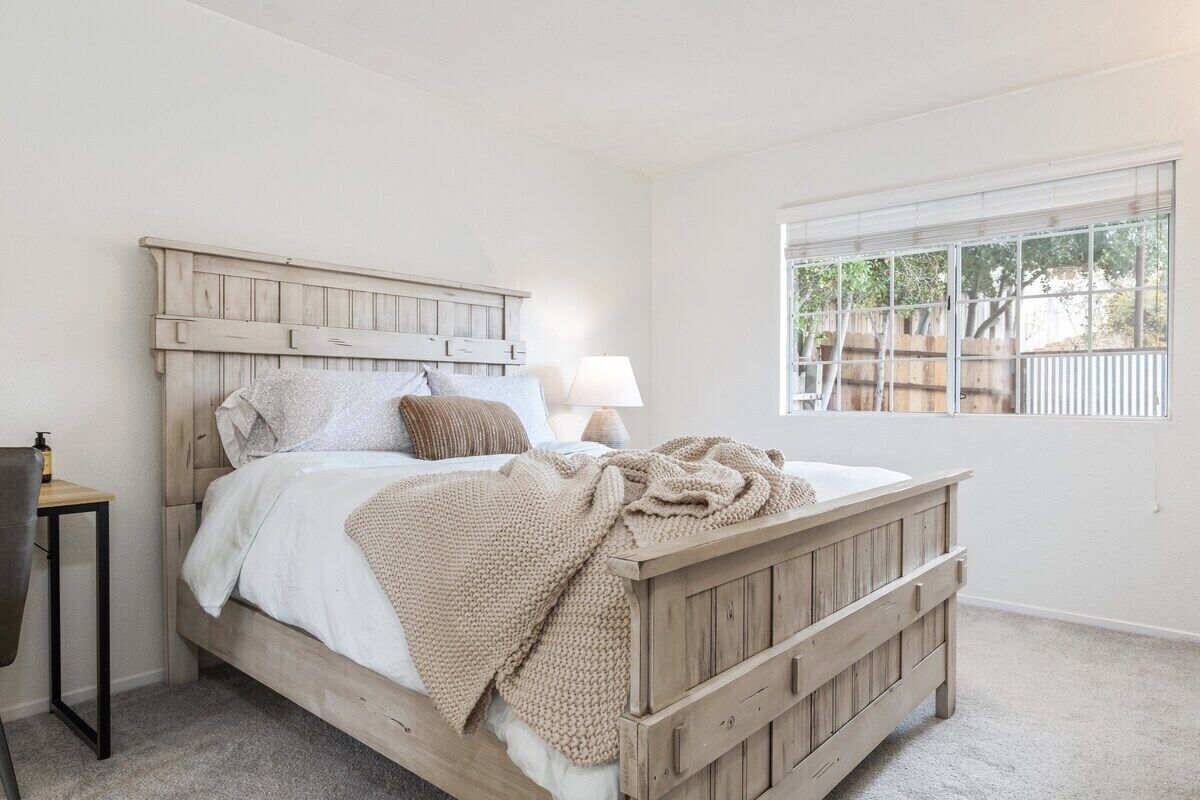 3 bedrooms, iron/ironing board, internet, bed sheets