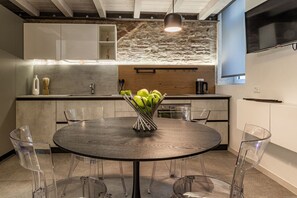 Mikroaaltouuni, uuni, liesi