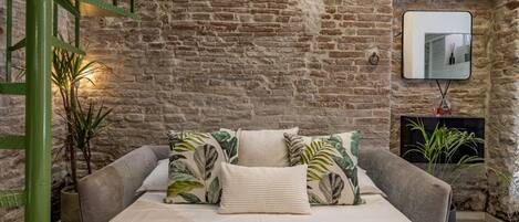 Iron/ironing board, WiFi