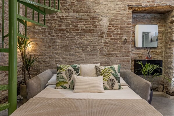 Iron/ironing board, WiFi