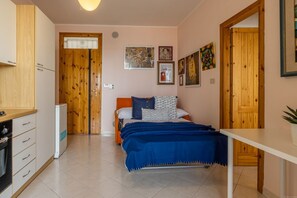 2 bedrooms, iron/ironing board