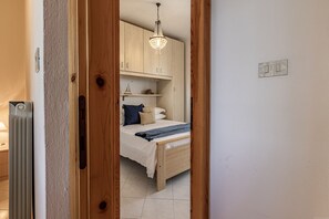 2 Schlafzimmer, Bügeleisen/Bügelbrett