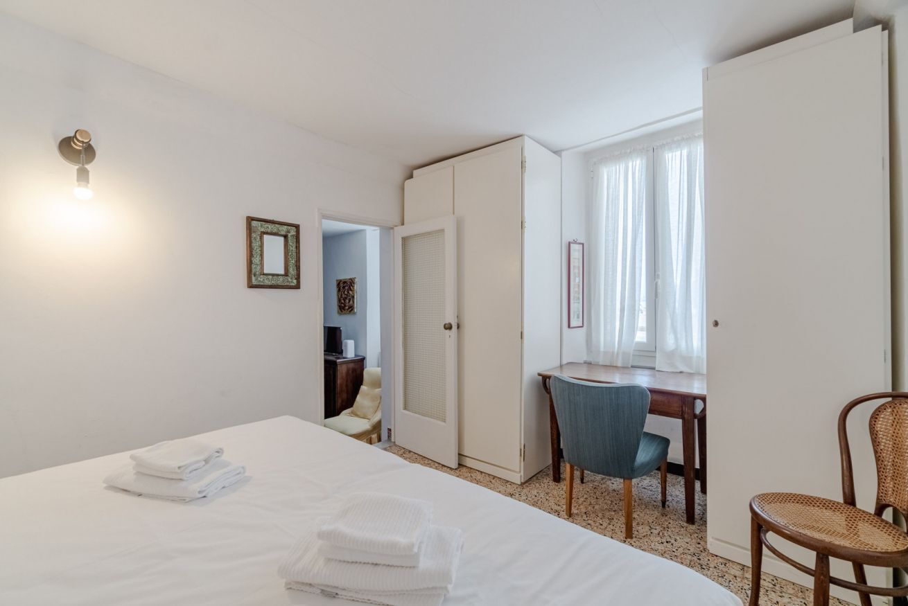 3 slaapkamers, een strijkplank/strijkijzer, wifi, beddengoed