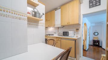 Fridge, stovetop, cookware/dishes/utensils