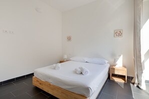 1 bedroom, iron/ironing board, internet, bed sheets