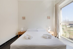 1 chambre, fer et planche à repasser, accès Internet, draps fournis