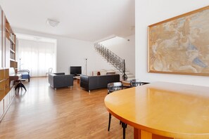 Interior - GuestHost - Detached house only 550m from Lancetti FS! (Milano)