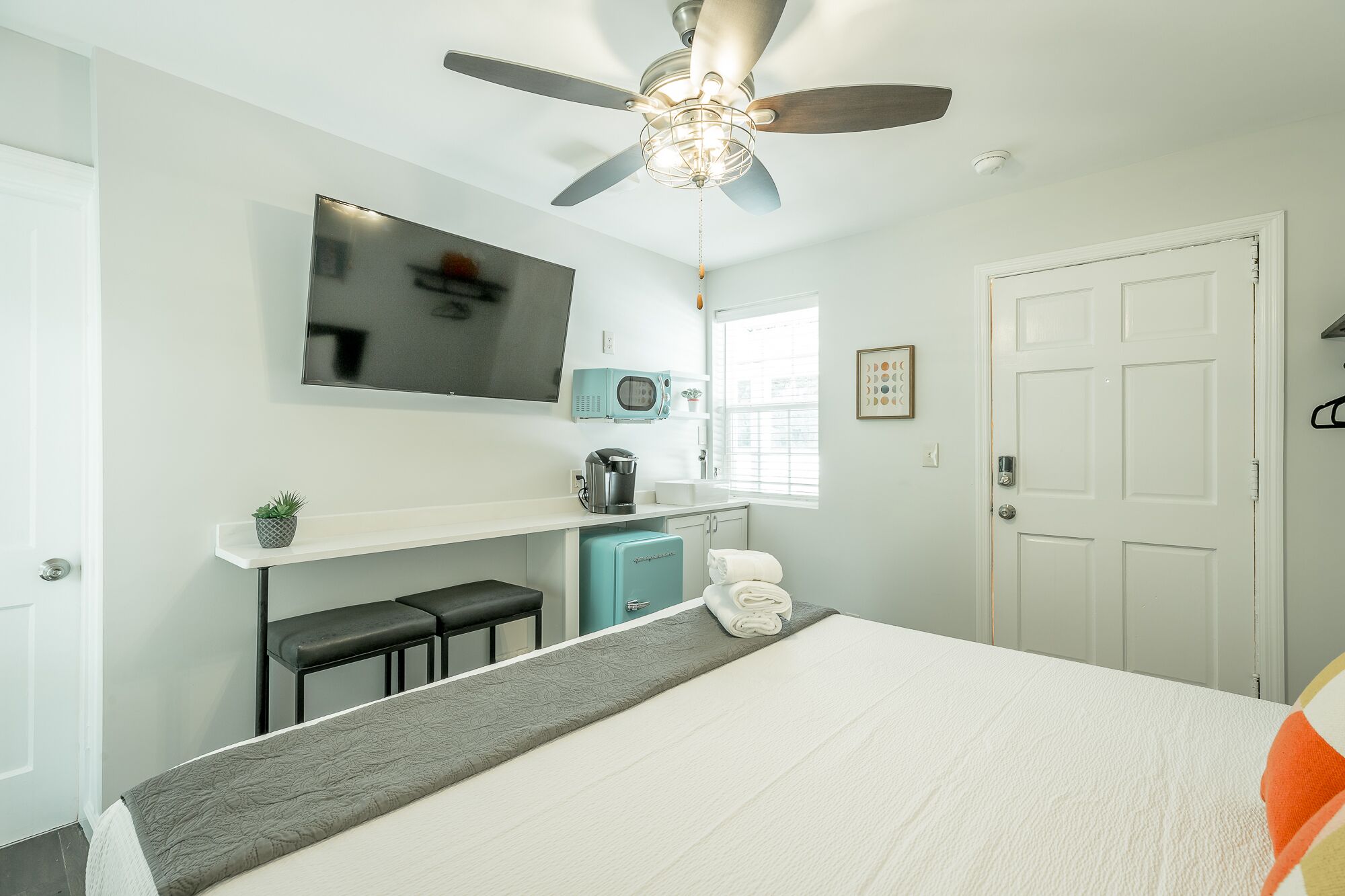 12: The Gray Room - A PMI Scenic City Vacation Rental