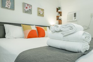 1 bedroom, WiFi, bed sheets - 12: The Gray Room - A PMI Scenic City Vacation Rental (Chattanooga)