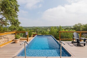 A heated pool - 🌵Ranchito del Cielo | Hill Country with Pool | Dog Friendly | Wineries Nearby (Dripping Springs)