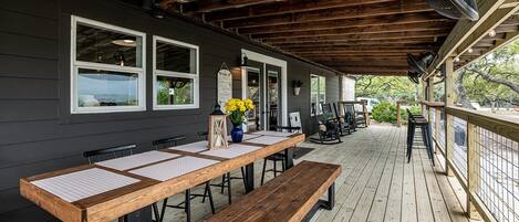 تناول الطعام بالخارج