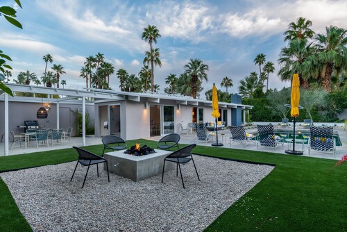 MCM Poolside Paradise - Mountain Views & Total Privacy