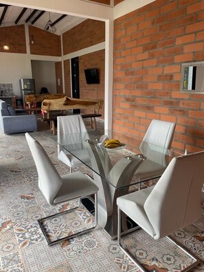 Ruokailu