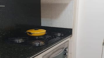 Frigorífic, forn, placa de cuina i liquadora