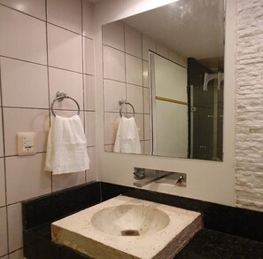 Shower, towels - Apartment in Caruaru (Caruaru)