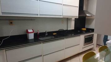 Geladeira, fogão, cooktop, liquidificador