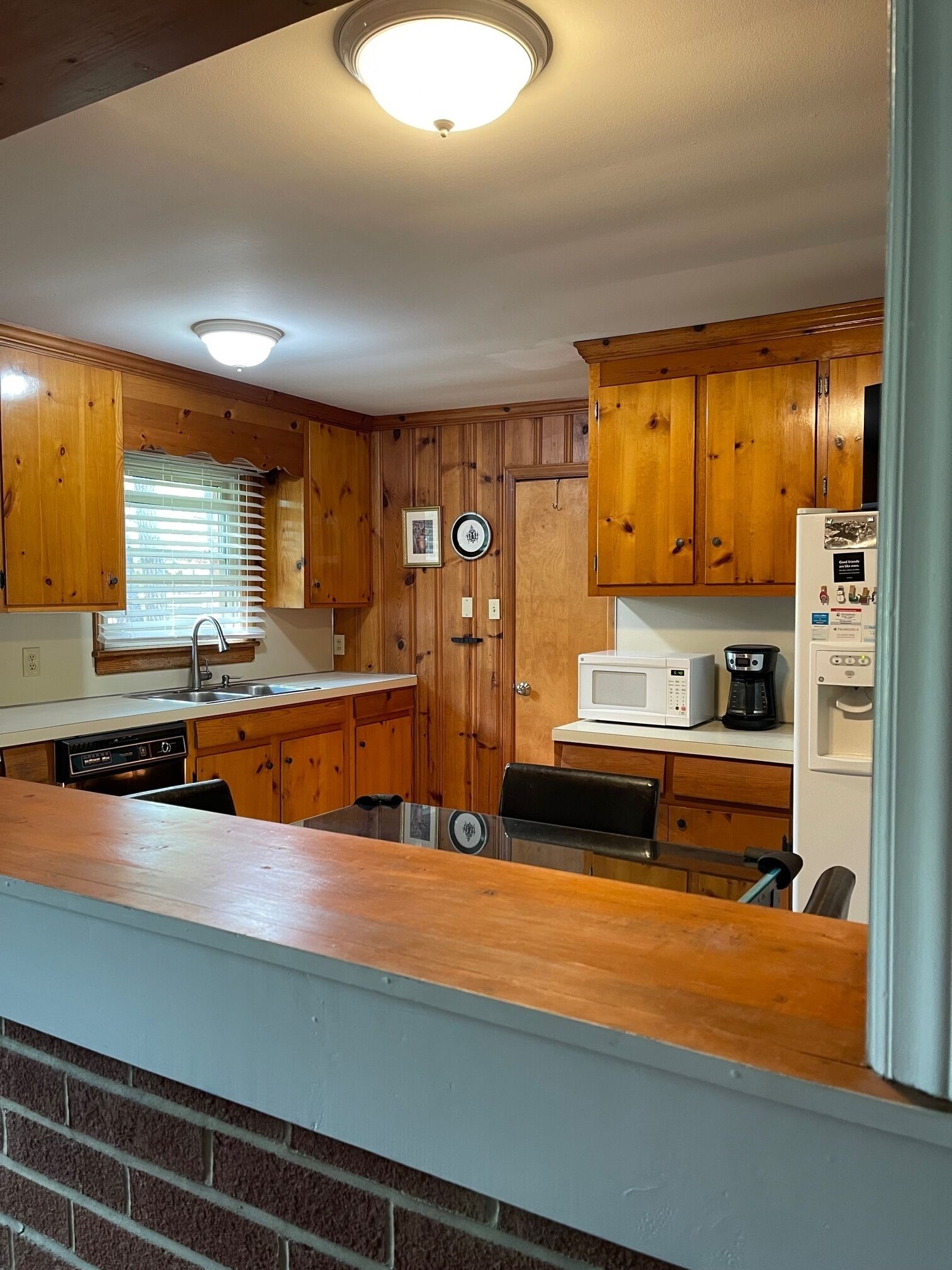 Ranch home, 3 private bedroom suites with full private bathrooms, near Duke Univ